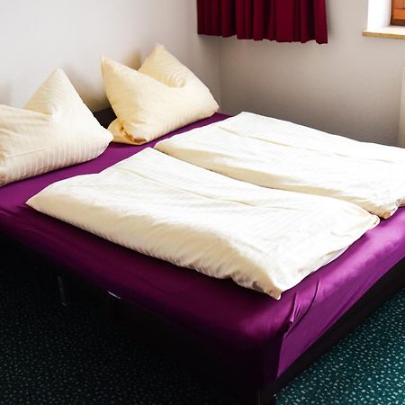 Hotel Gasthof Zum Loewen Velburg Quarto foto