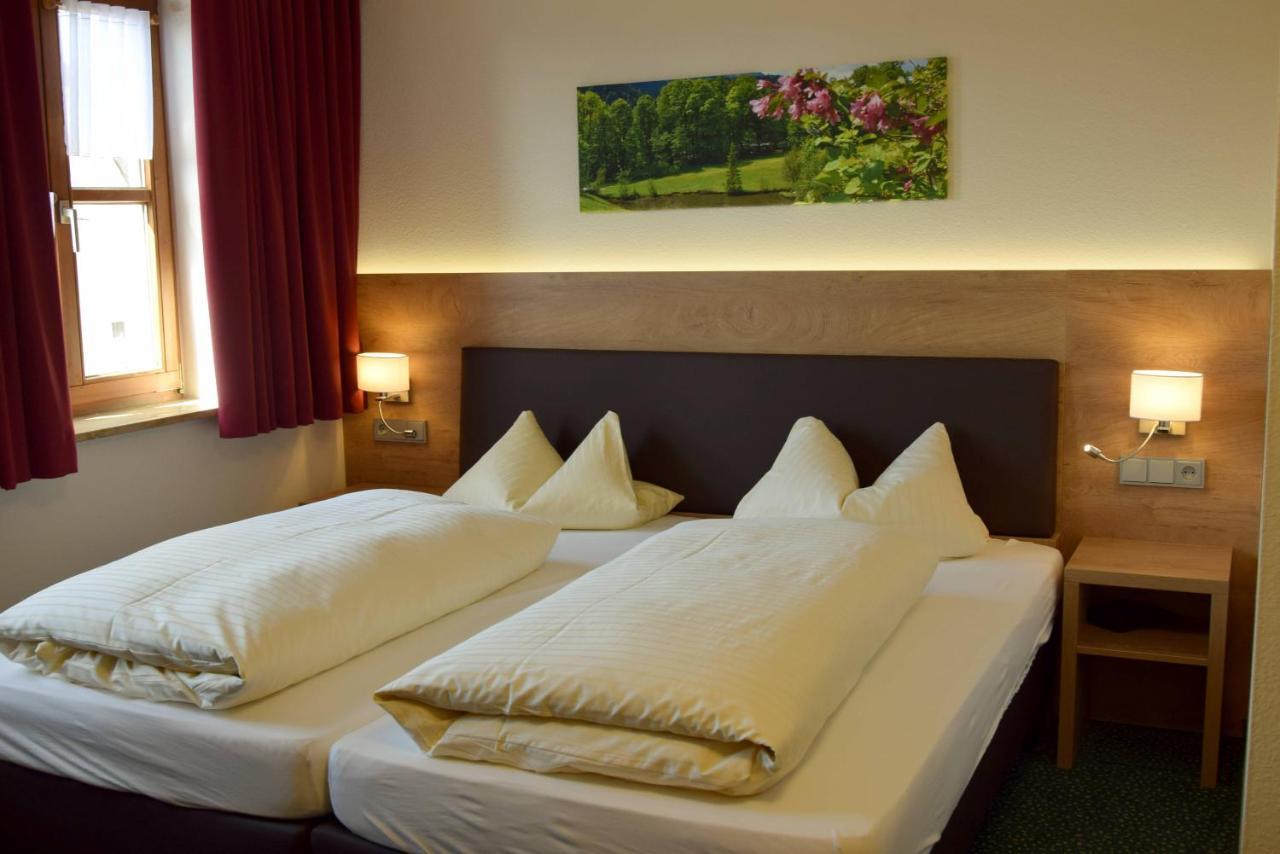 Hotel Gasthof Zum Loewen Velburg Quarto foto