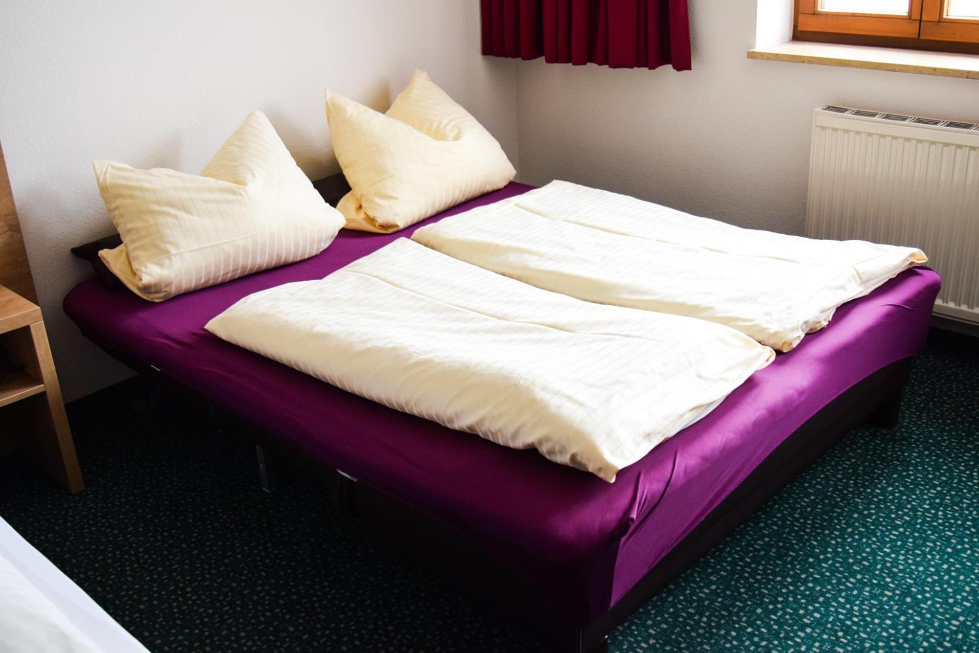 Hotel Gasthof Zum Loewen Velburg Quarto foto