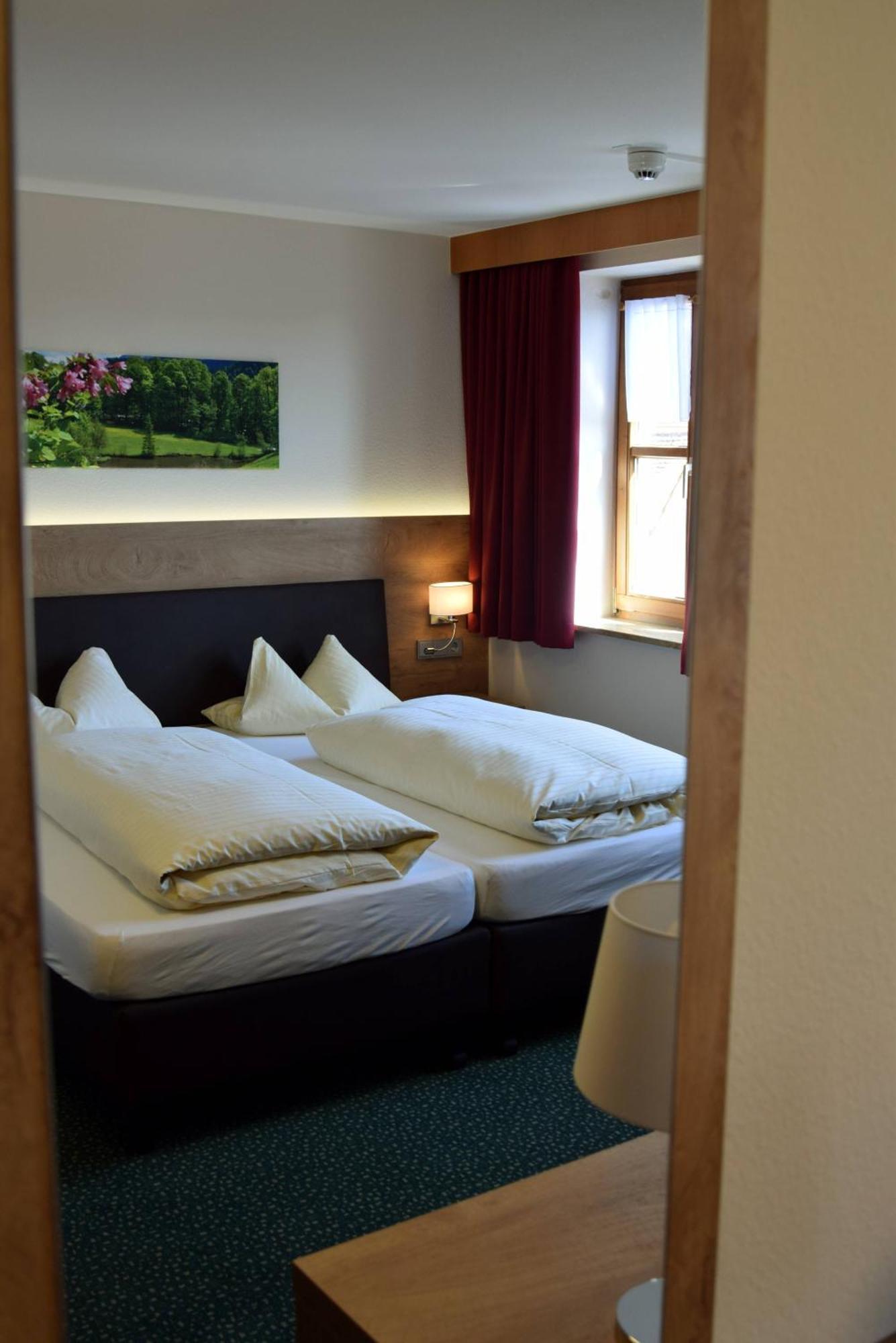 Hotel Gasthof Zum Loewen Velburg Quarto foto