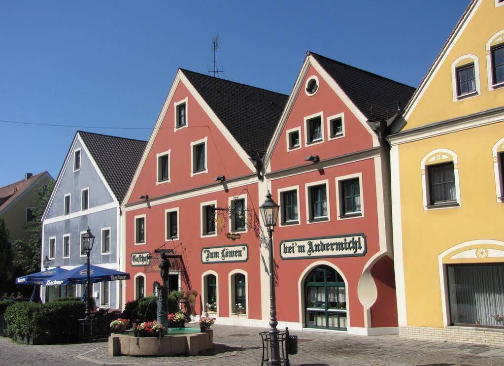 Hotel Gasthof Zum Loewen Velburg Exterior foto